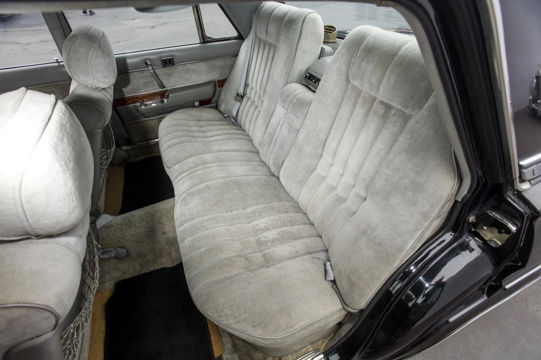 Интерьер автомобиля Nissan President (H250) '1977–82, задний ряд сидений