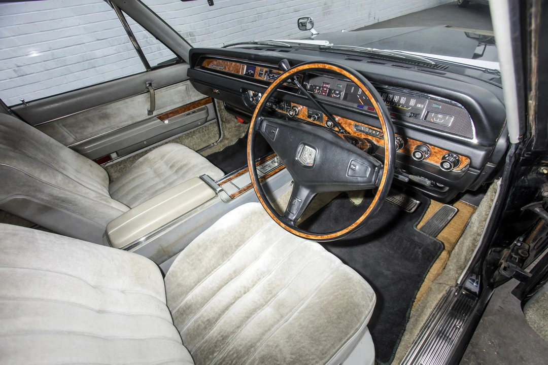 Интерьер седана Nissan President (H250) '1977–82