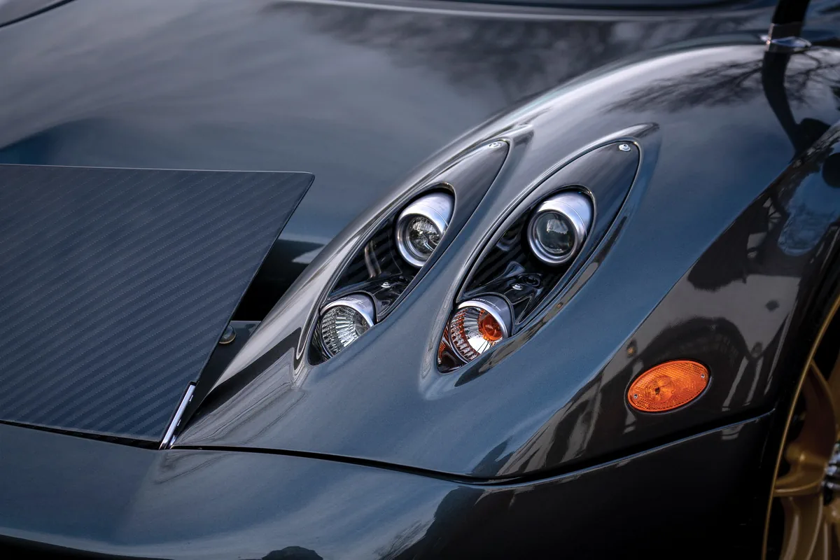 передние фары автомобиля Pagani Huayra Pacchetto Tempesta '2016