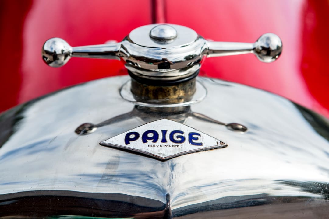 Лейбл на капоте автомобиля Paige 6-66 Daytona Speedster '1921