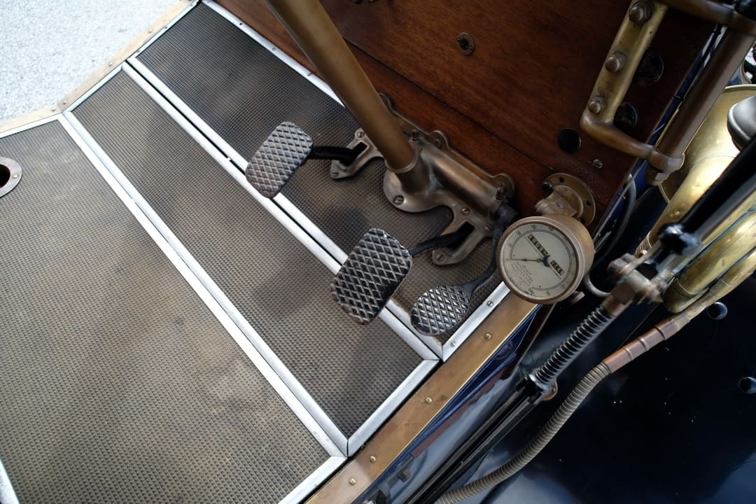 Педали в салоне автомобиля Panhard & Levassor Type X7 Landaulette '1910