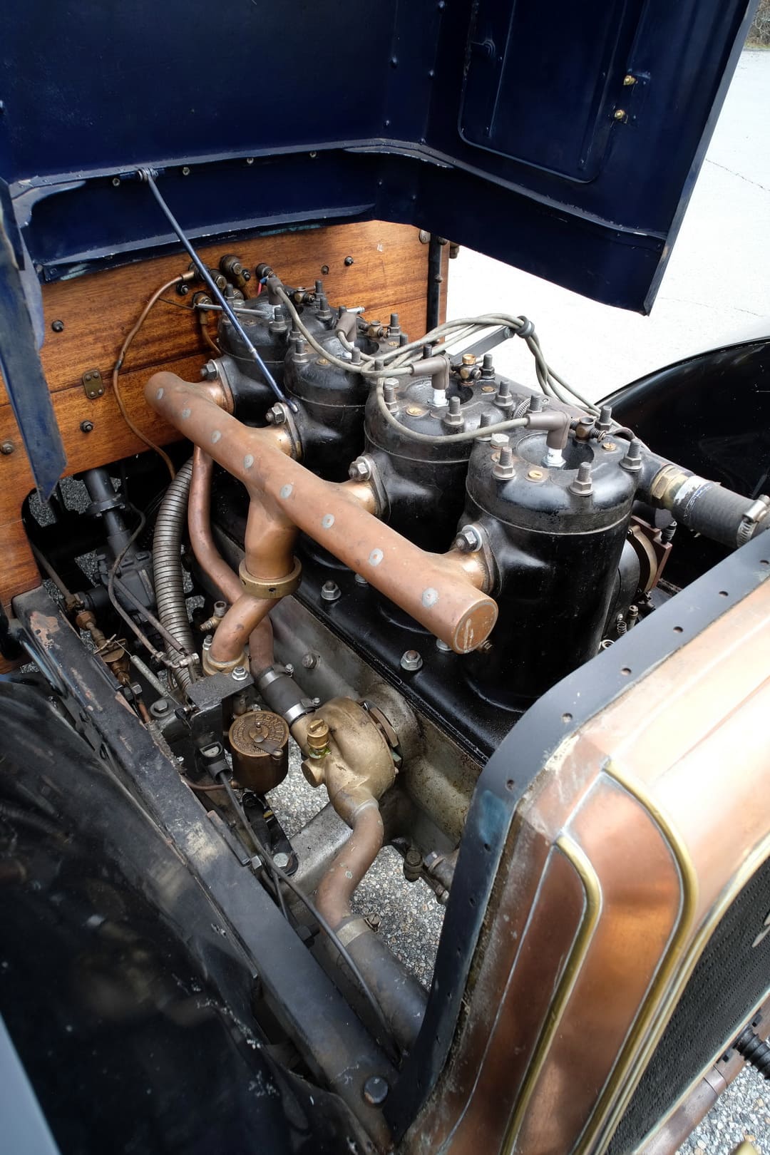 Двигатель старинного автомобиля Panhard & Levassor Type X7 Landaulette '1910 года