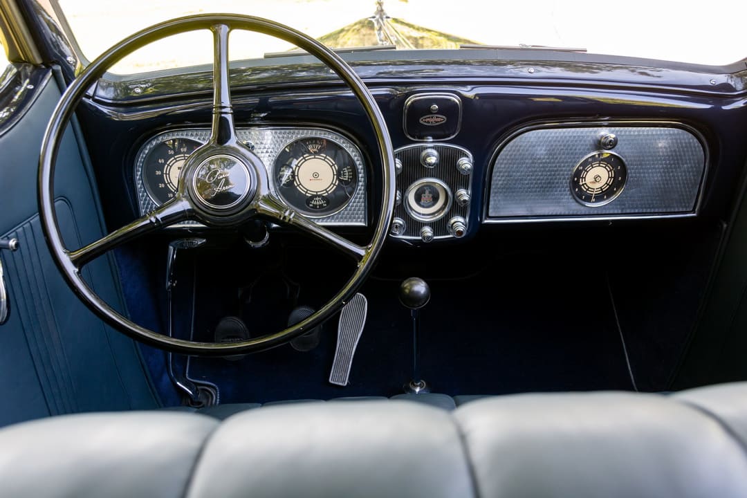 приборная панель автомобиля Pierce-Arrow Twelve Town Car Prototype by Derham '1936