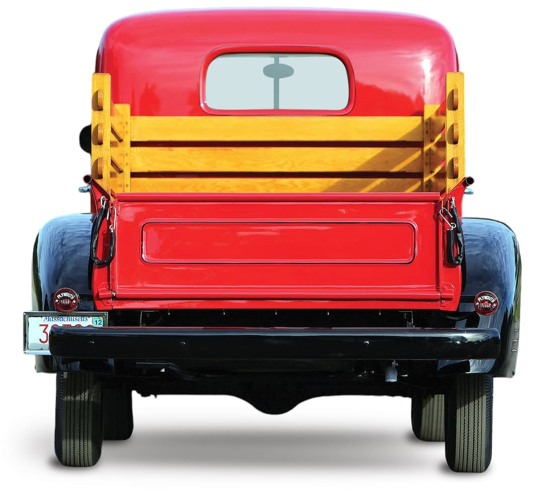 Ретро пикап Plymouth PT 105 Pickup '1940 года, вид сзади