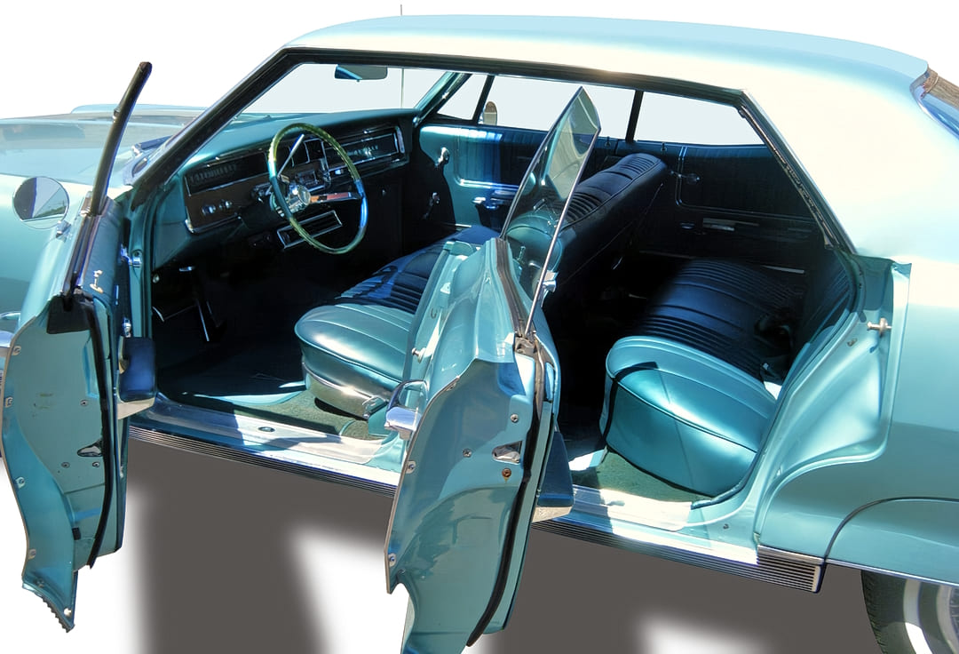 Интерьер автомобиля Pontiac Bonneville Hardtop Sedan '1966