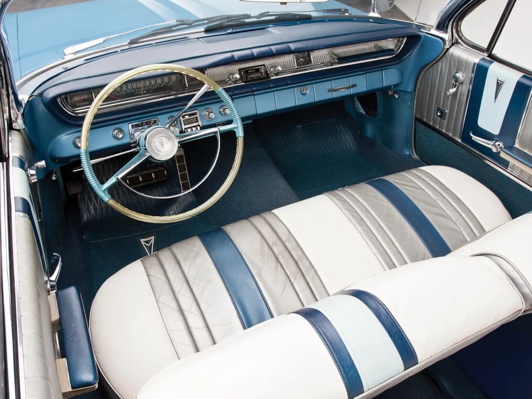 Интерьер автомобиля Pontiac Bonneville Convertible '1961