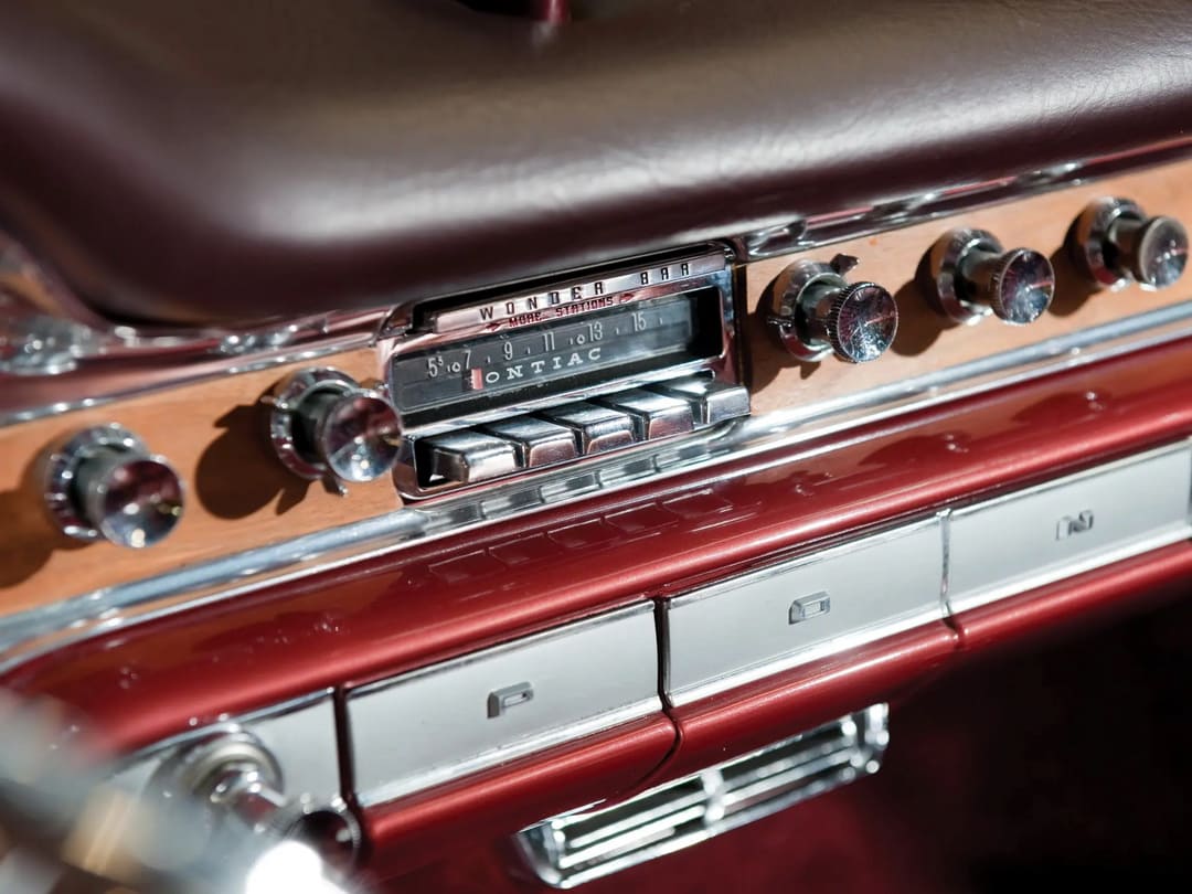 Торпедо автомобиля Pontiac Bonneville Tri-Power Convertible '1960