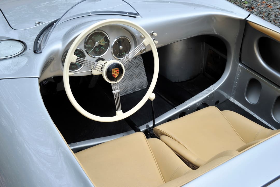 Интерьер спортивного автомобиля Porsche 550 Spyder '1954–56