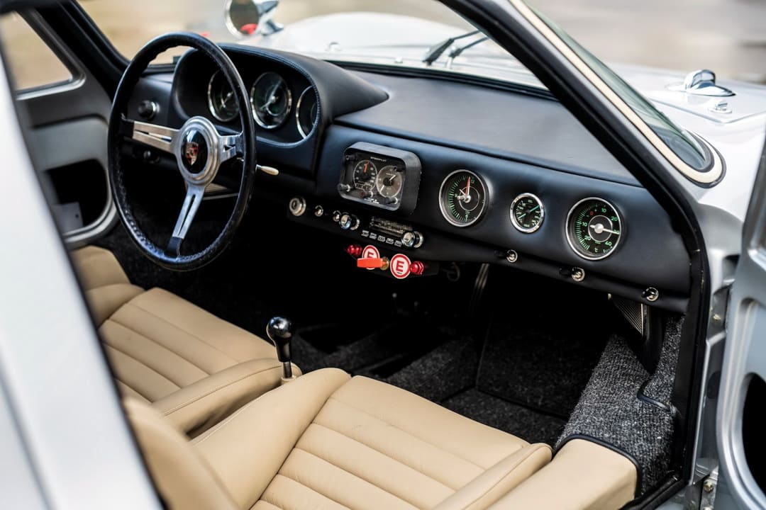 Интерьер спорткара Porsche 904 Carrera GTS '1963–64
