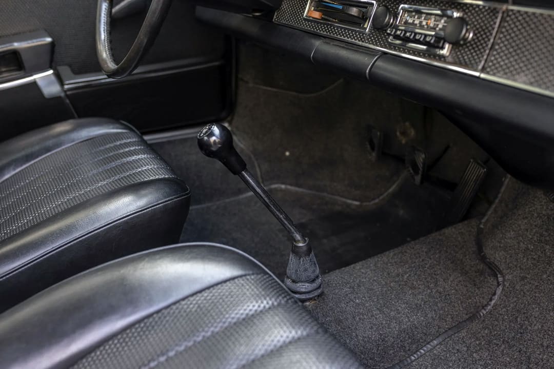 Рычаг переключения передач в спорткаре Porsche 911 2.2 T Targa '1969–70