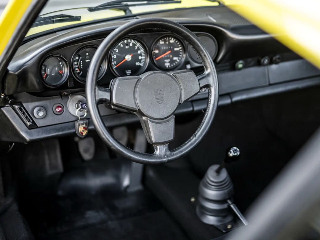 Приборная панель автомобиля Porsche 911 Carrera RS 3.0 '1974