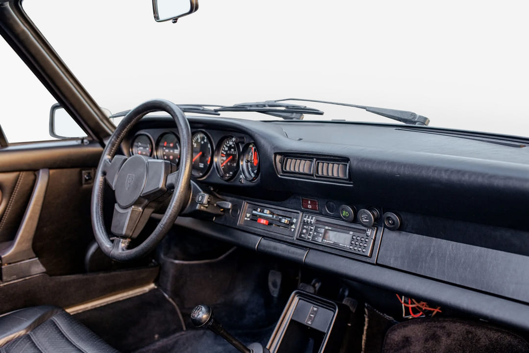 Торпедо кабриолета Porsche 911 SC Cabriolet '1983