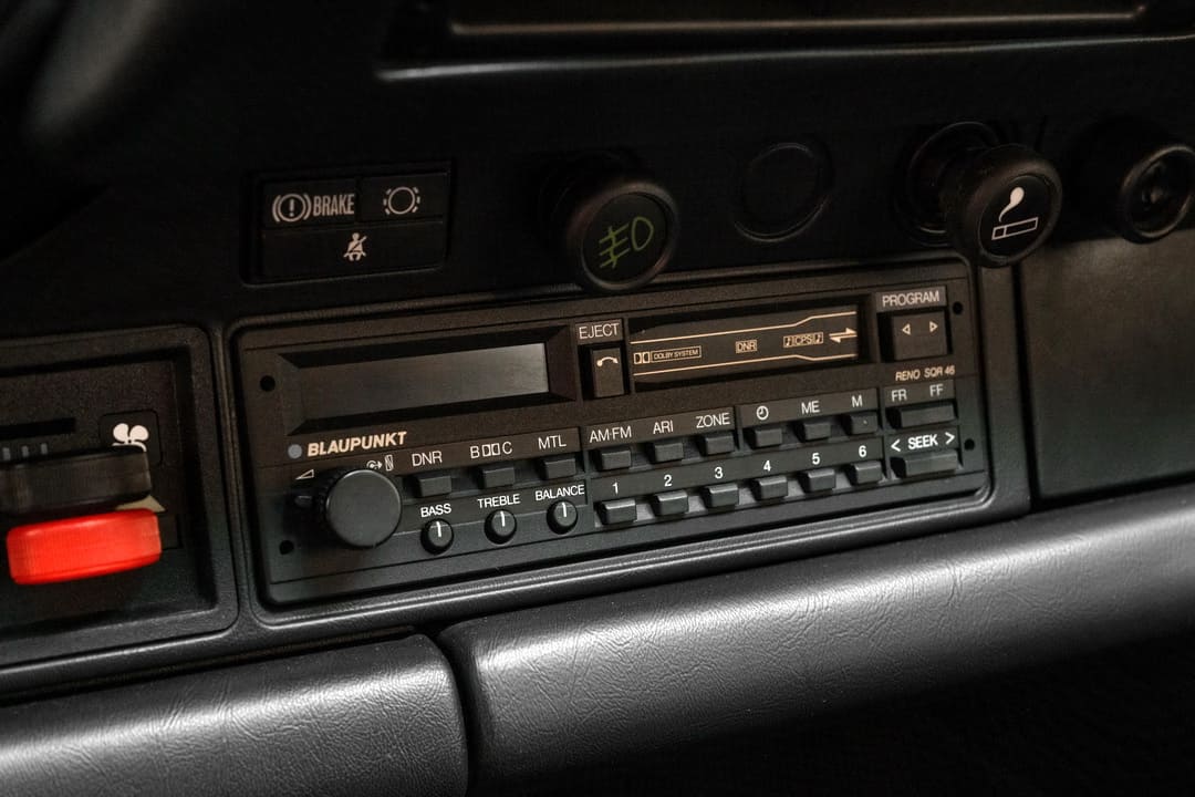 Магнитола в автомобиле Porsche 911 Turbo (930) Flachbau '1987
