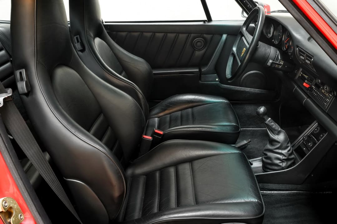 Интерьер автомобиля Porsche 911 Turbo (930) Flachbau '1987 года, передний ряд сидений