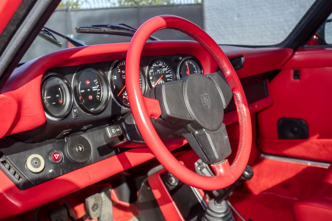 Приборная панель автомобиля Porsche 911 Turbo (930 Series I) Flachbau Conversion '1983