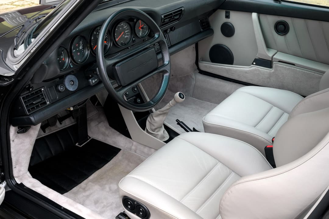 Интерьер автомобиля Porsche 930 Turbo 3.3-Litre Coupé '1989