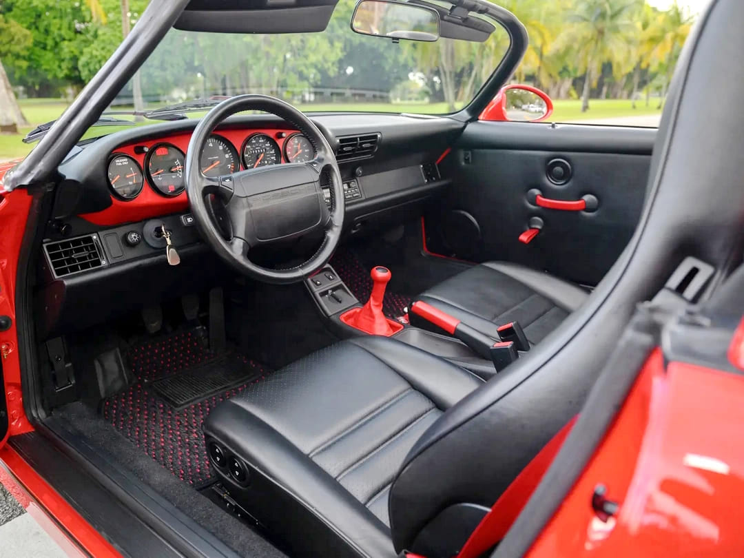 Интерьер автомобиля Porsche 911 Speedster '1994