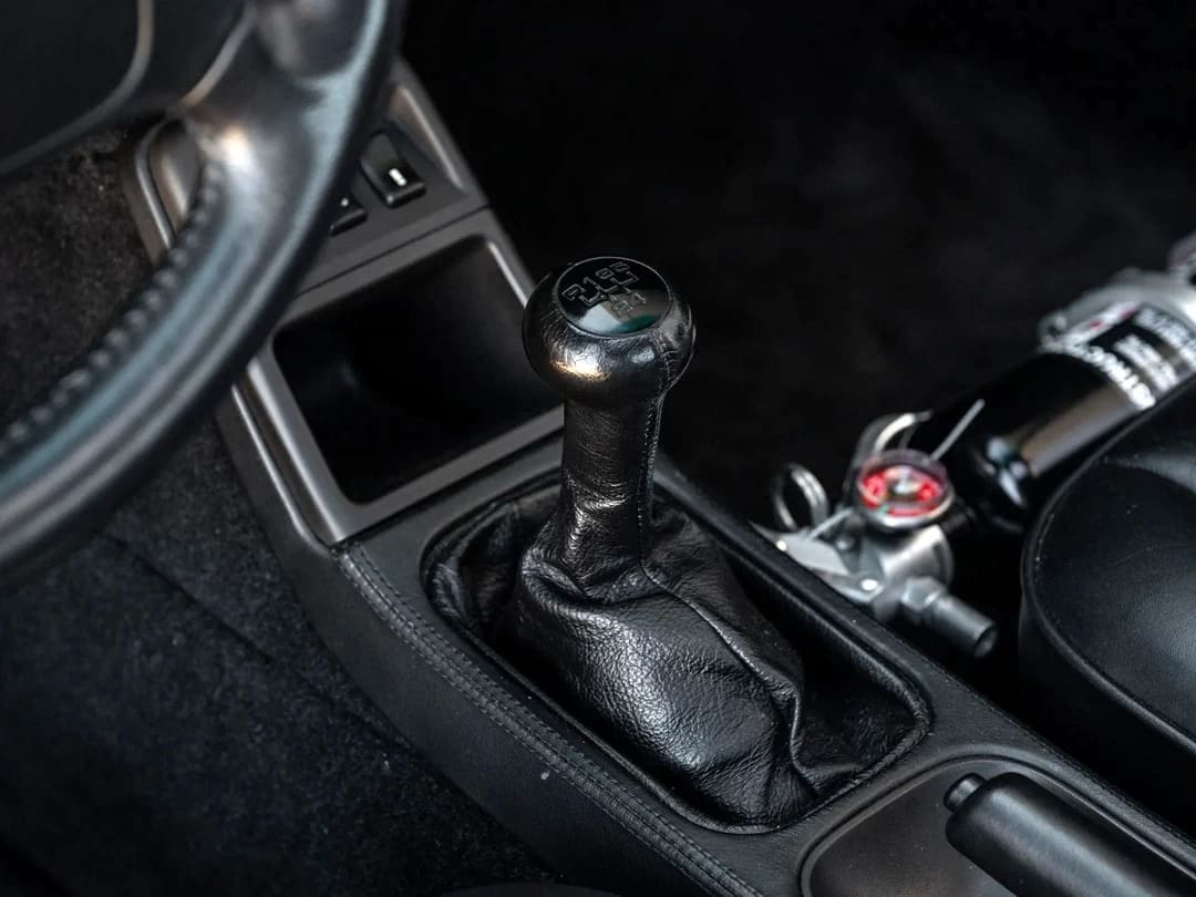 Рычаг переключения передач в автомобиле Porsche 911 Turbo 3.6 '1994