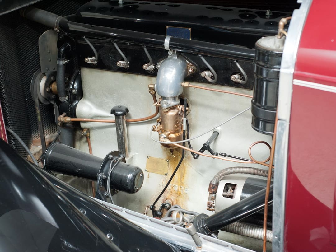 Двигатель автомобиля Premier 6-D 5-passenger Touring '1920