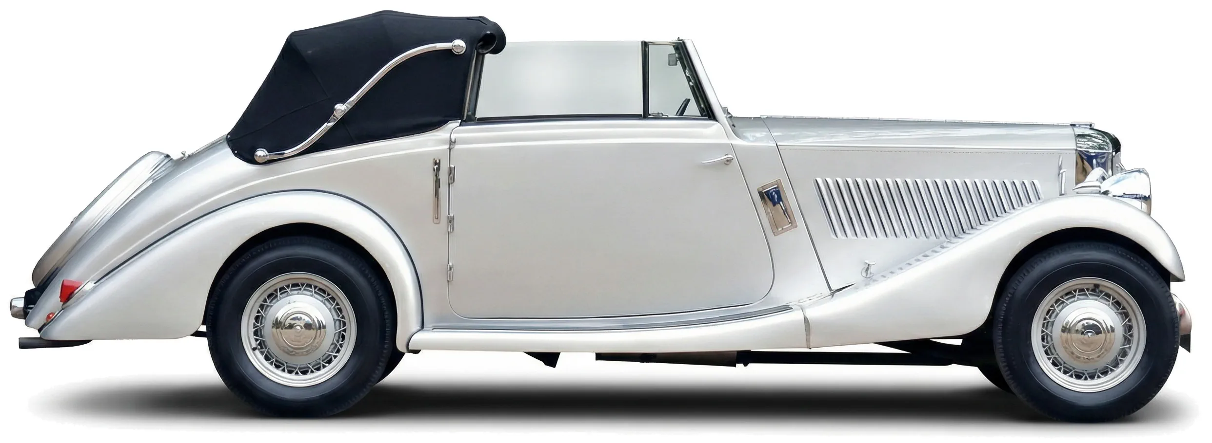 Ретро автомобиль Railton Straight 8 MkII Drophead Coupé '1936 года на белом фоне, вид сбоку