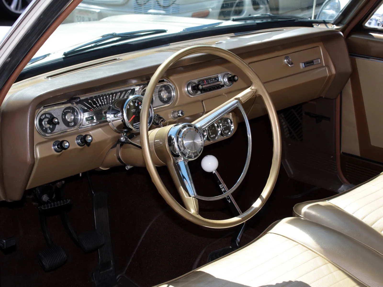 Интерьер автомобиля Rambler American 440-Н Hardtop Coupe '1964