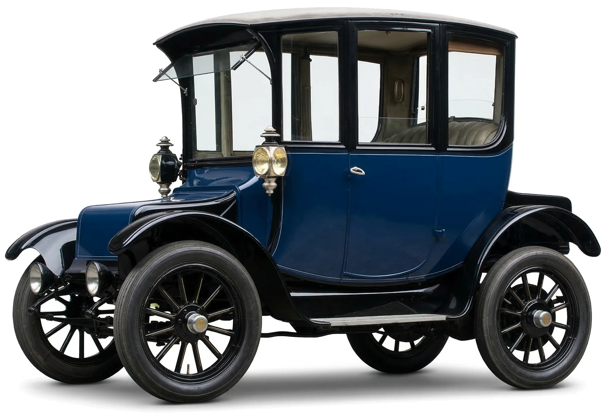 Rauch &amp; Lang Model BX6 Electric Brougham '1916 на белом фоне