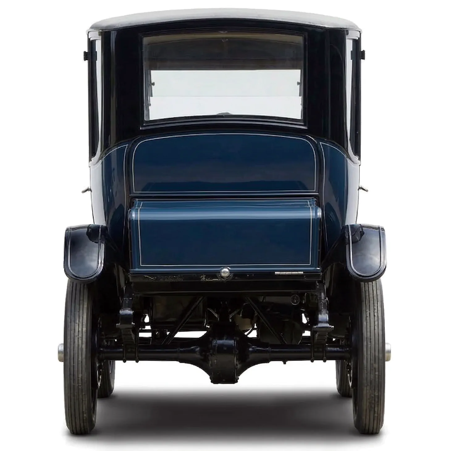 Ретро автомобиль Rauch & Lang Model BX6 Electric Brougham '1916 на белом фоне, вид сзади