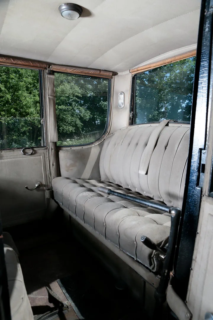 Интерьер кабины автомобиля Rauch & Lang Model BX6 Electric Brougham '1916