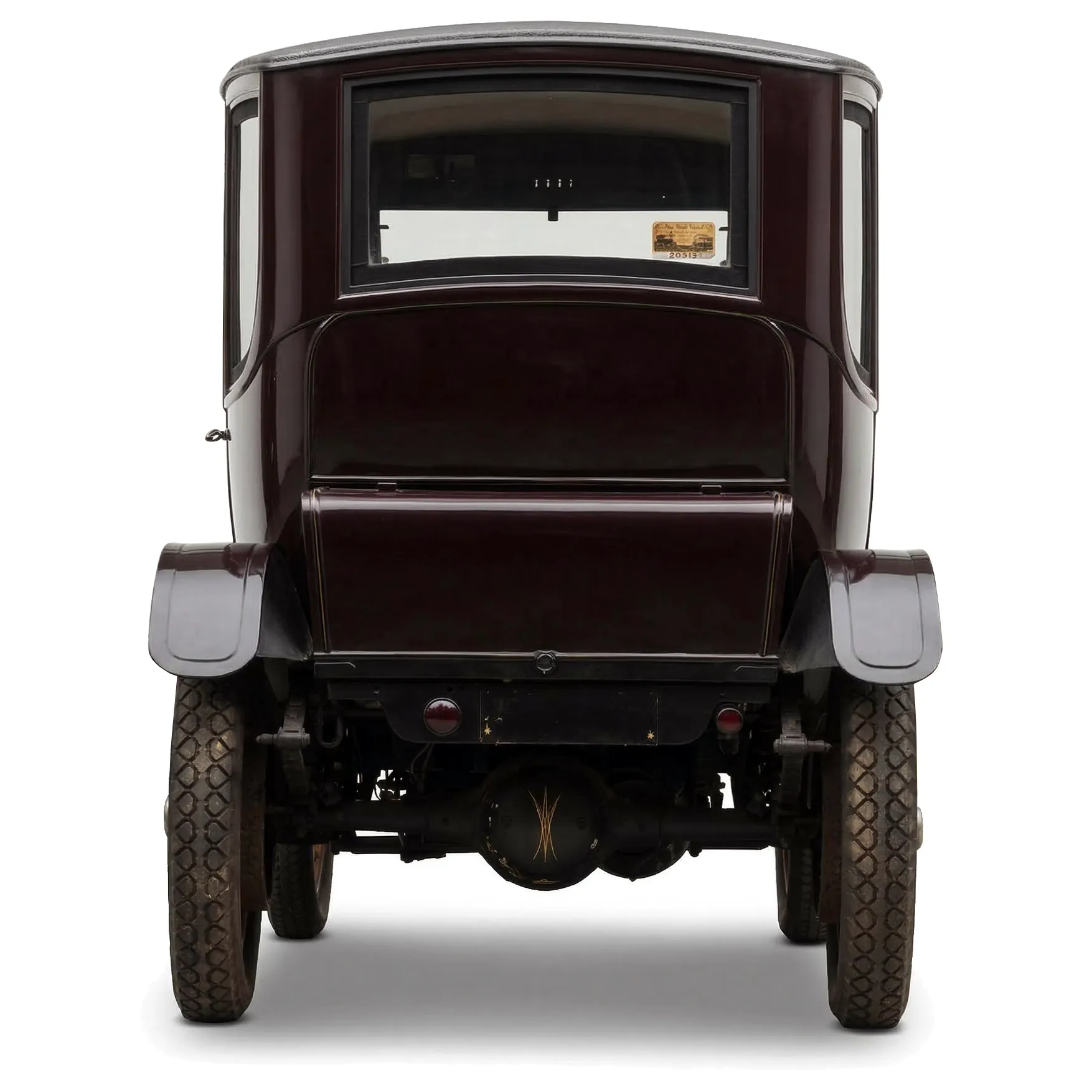 Ретро авто Rauch & Lang Model J Electric Coach '1913 на белом фоне, вид сзади