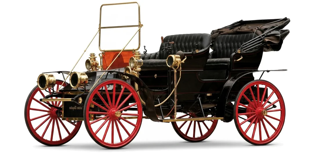 Reliable Dayton Surrey 1909 — белый фон — винтажный авто