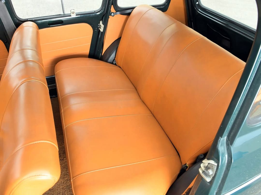 Интерьер автомобиля Renault 4 '1961–67 задние сиденья