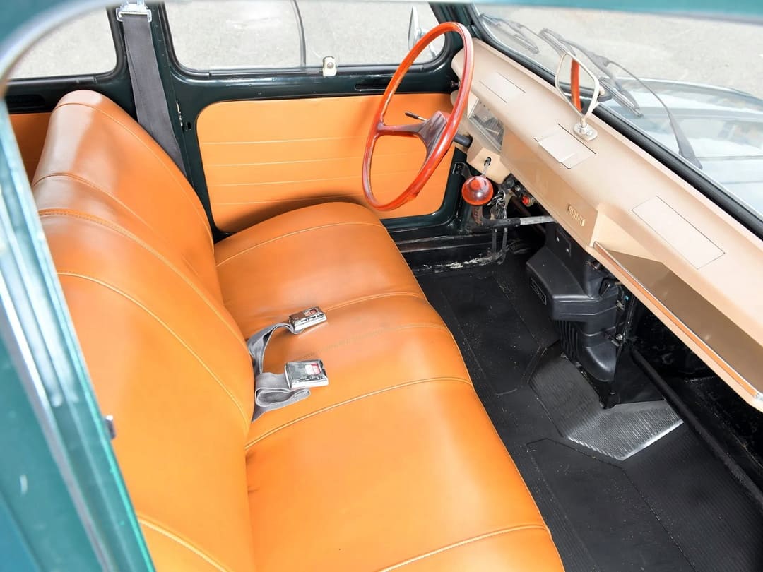 Передний ряд сидений в автомобиле Renault 4 '1961–67