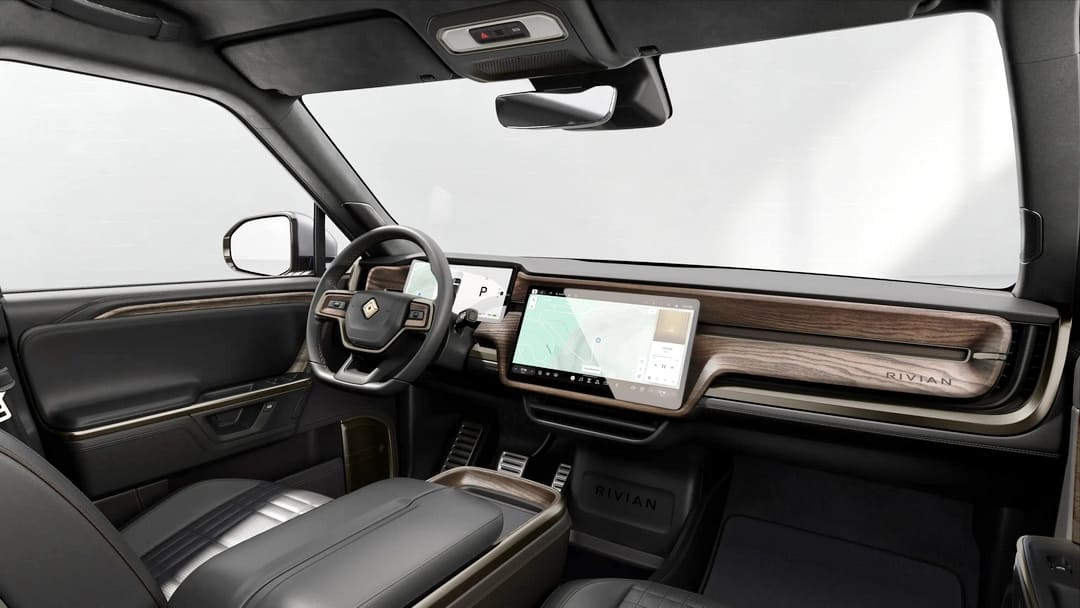 Интерьер электрического внедорожника  Rivian R1S '2022