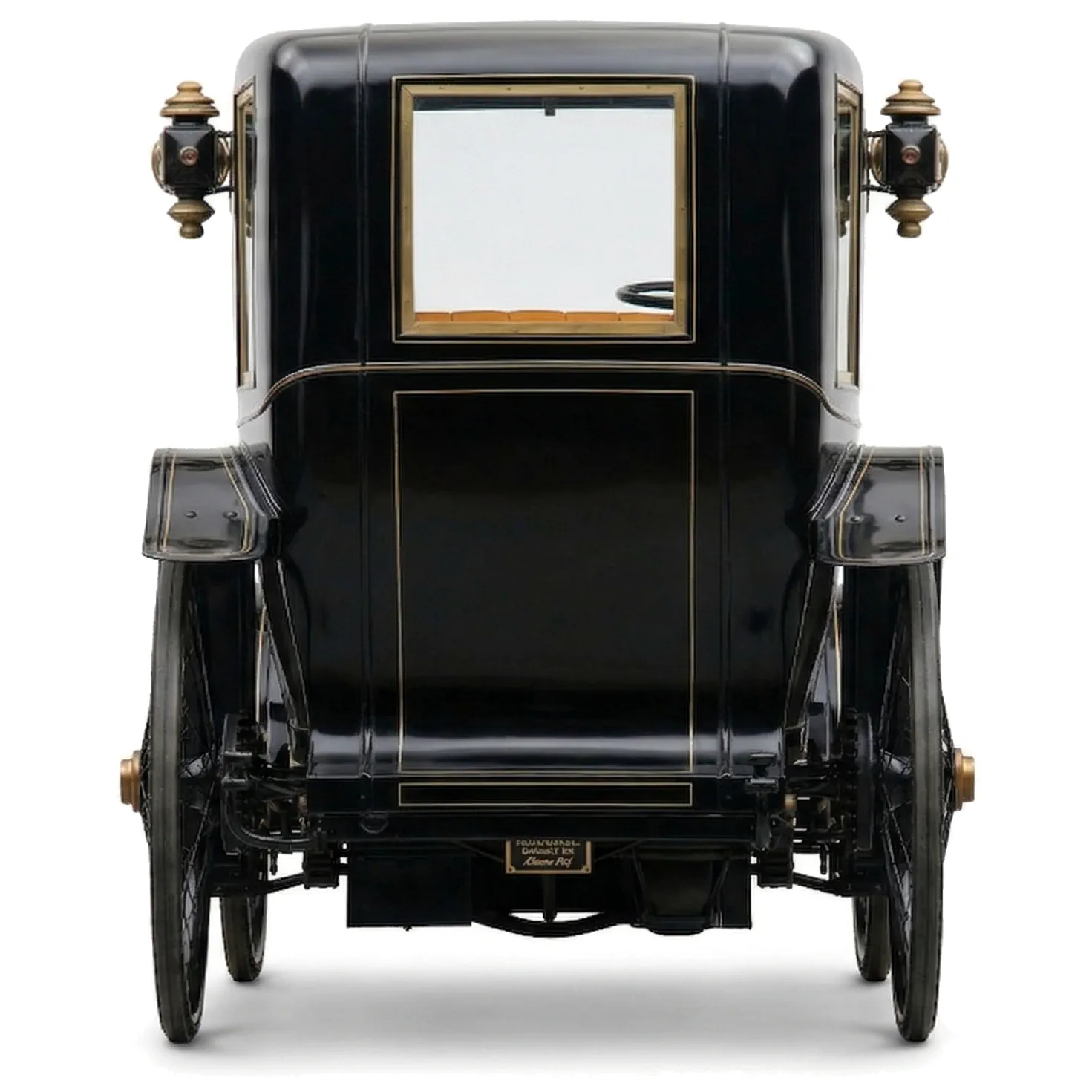 Старинный автомобиль Rockwell Hansom Cab '1900 на белом фоне, вид сзади