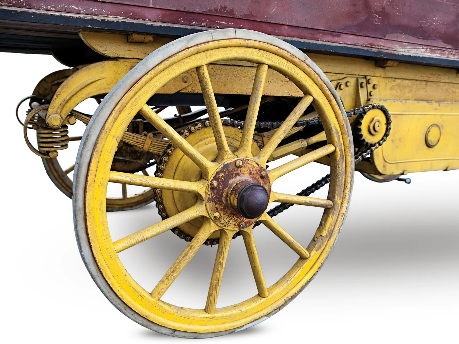 Задняя пара колес старинного грузовика Schmidt Model C Truck '1910