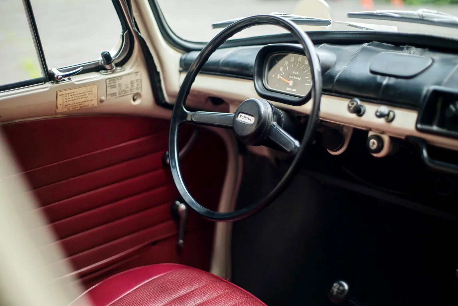 Интерьер автомобиля Subaru 360 '1968–71