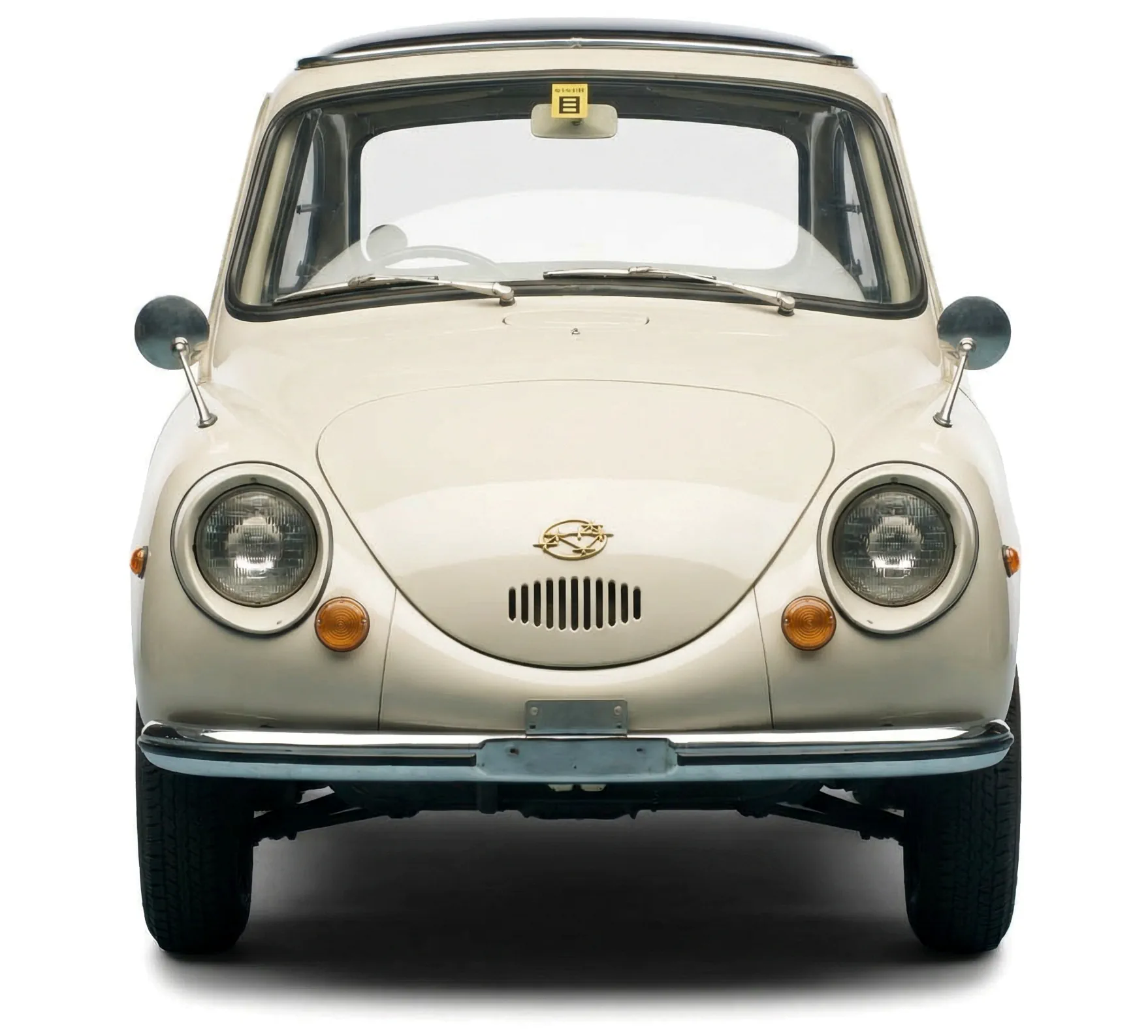 Японский универсал Subaru 360 Custom '1963–71, вид спереди