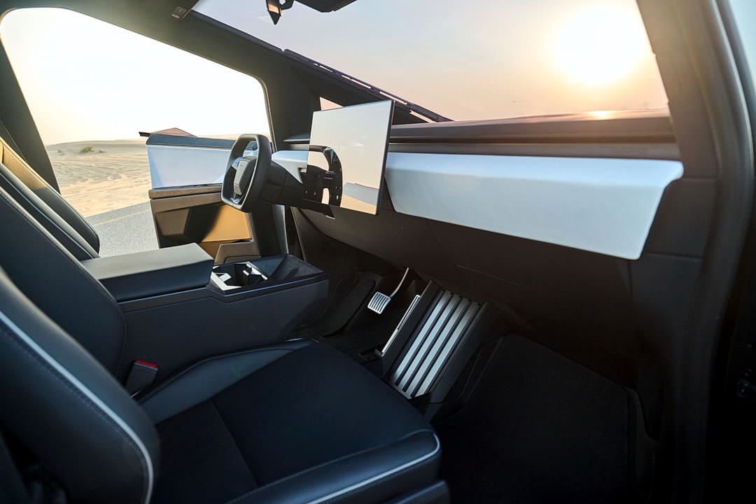 Интерьер автомобиля Tesla Cybertruck Cyberbeast '2023–н.в.