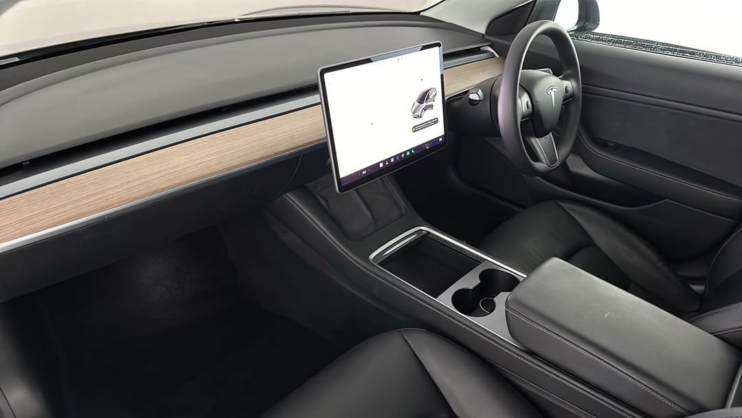 Интерьер автомобиля Tesla Model 3 '2017–23