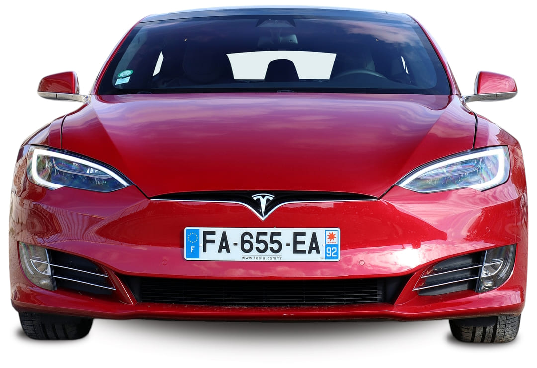 Tesla Model S '2016–21, вид спереди
