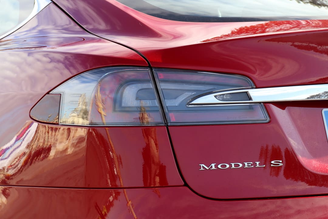Задние фонари автомобиля Tesla Model S '2016–21