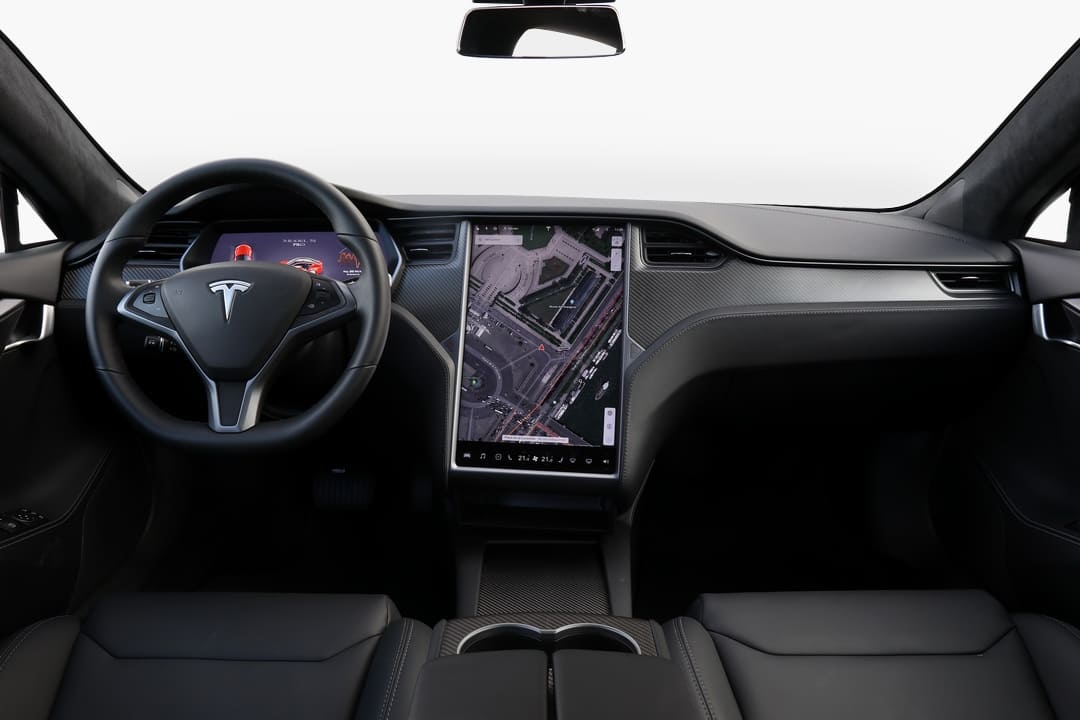 Интерьер автомобиля Tesla Model S '2016–21