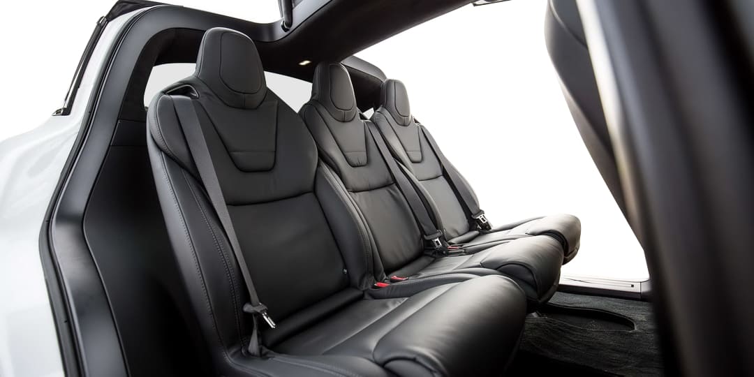 Интерьер кроссовера Tesla Model X '2015–22, задний ряд сидений