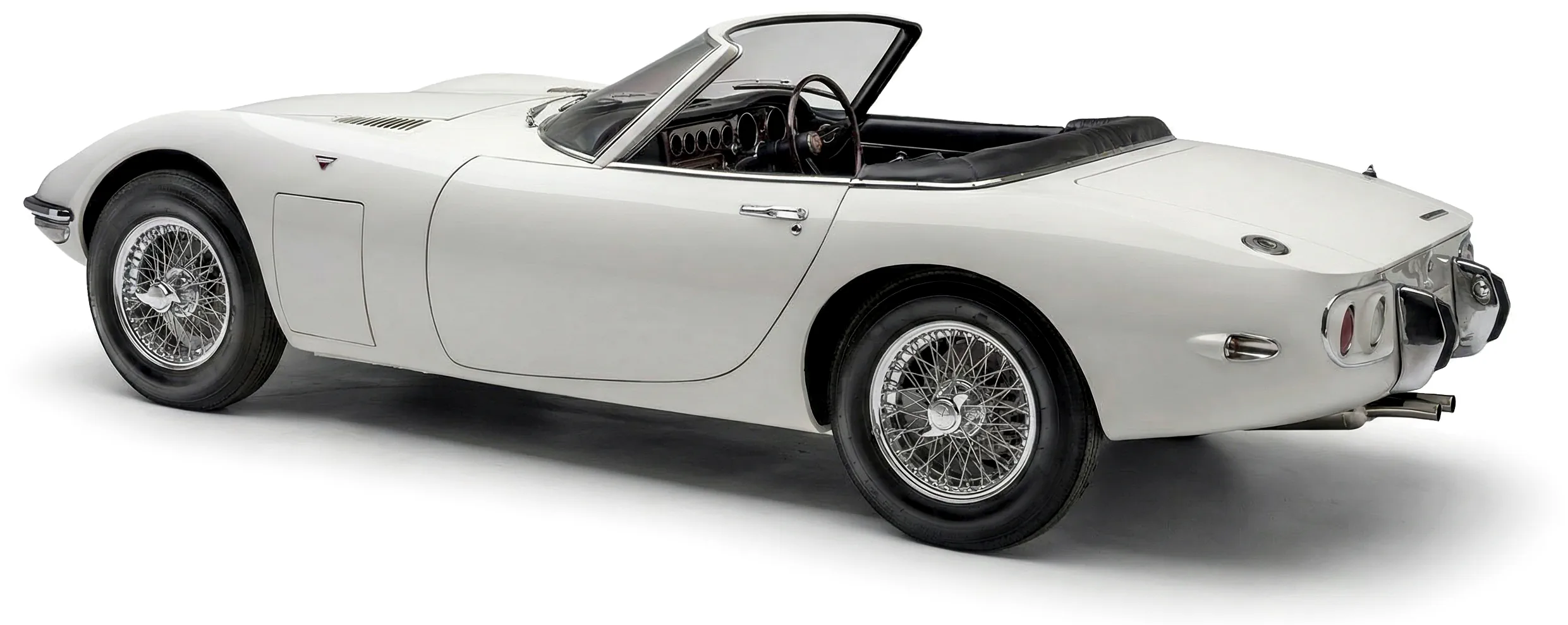 Белый кабриолет Toyota 2000GT Convertible '1966, вид сбоку под углом