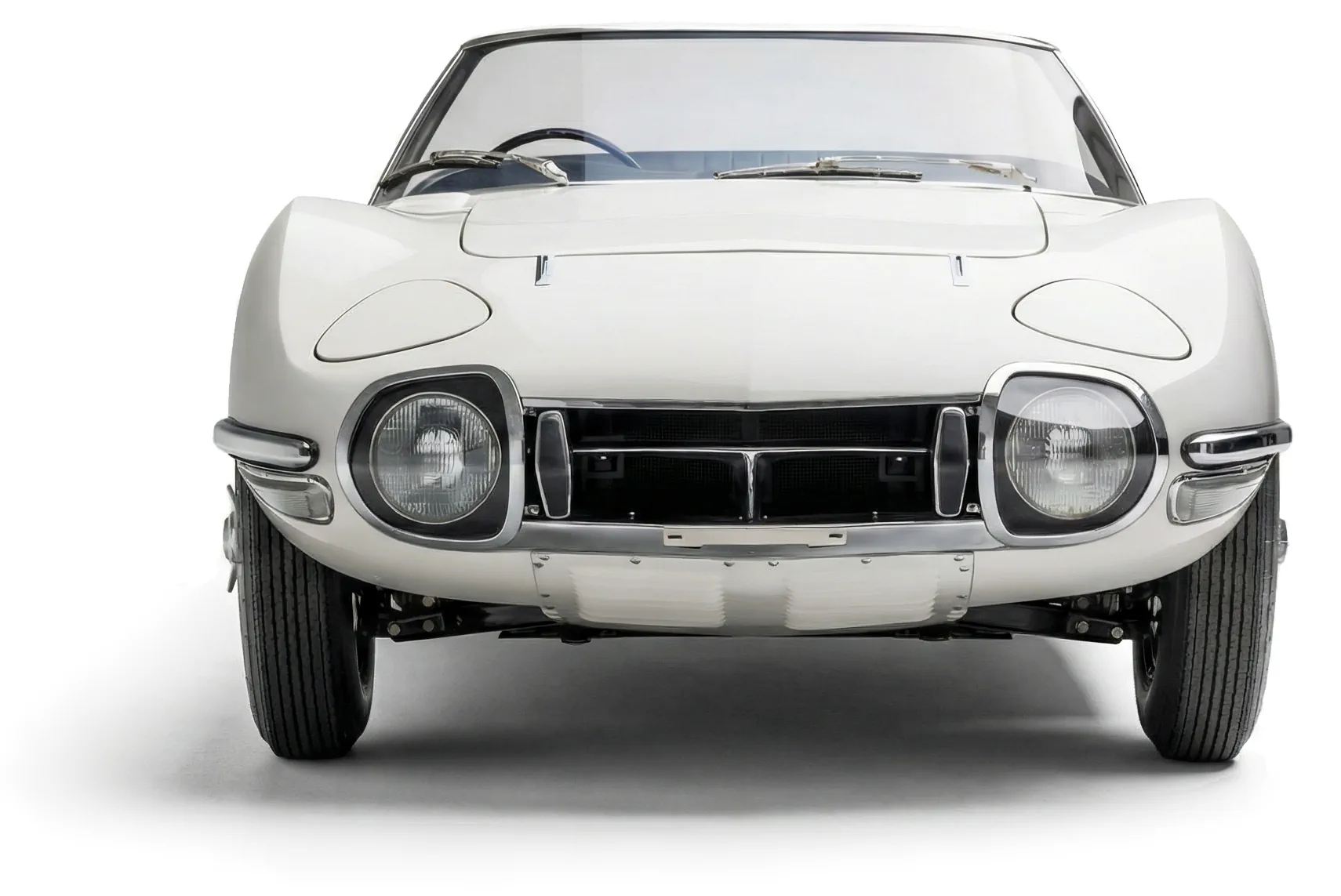 Автомобиль Toyota 2000GT Convertible '1966, вид спереди