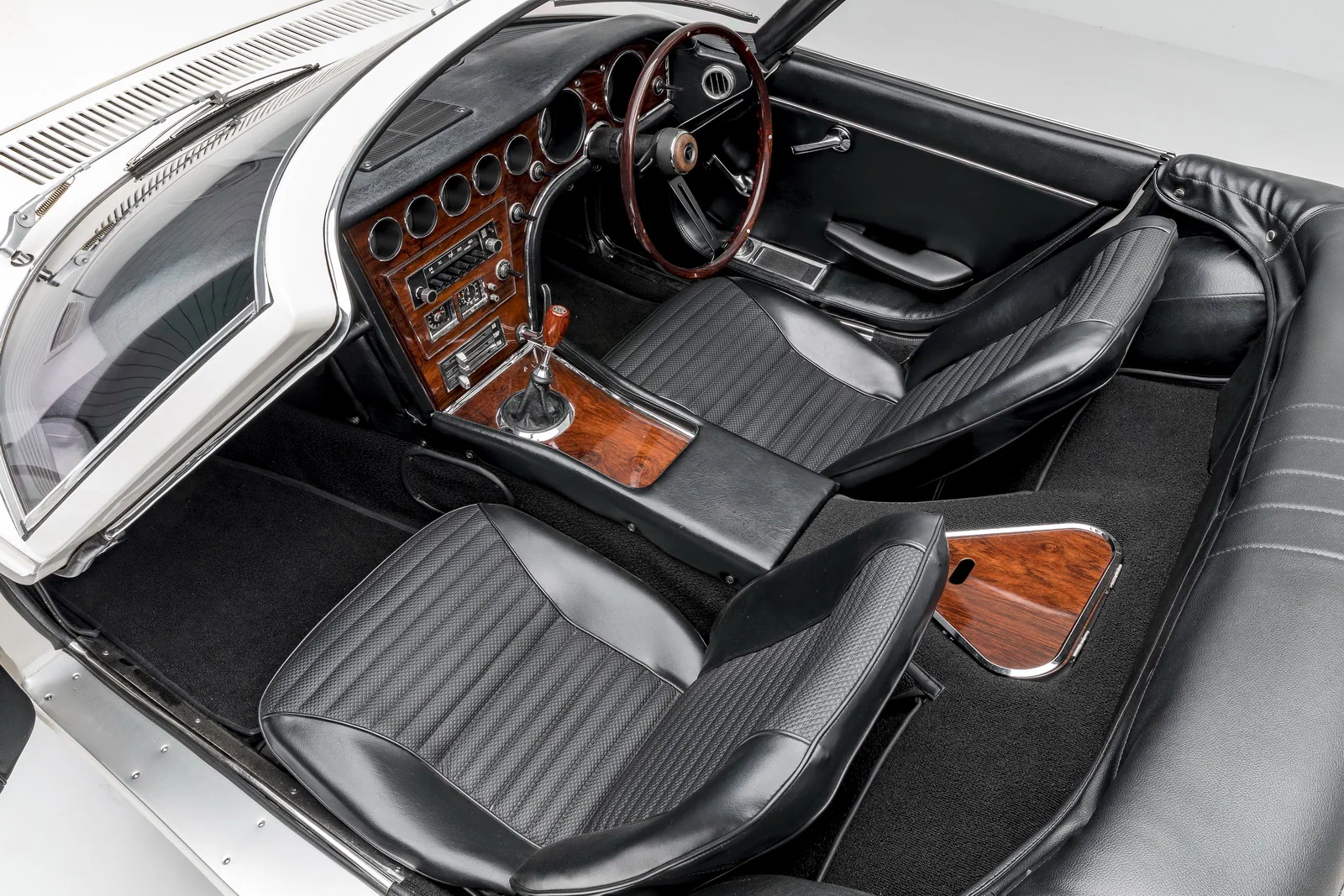 Интерьер кабриолета Toyota 2000GT Convertible '1966
