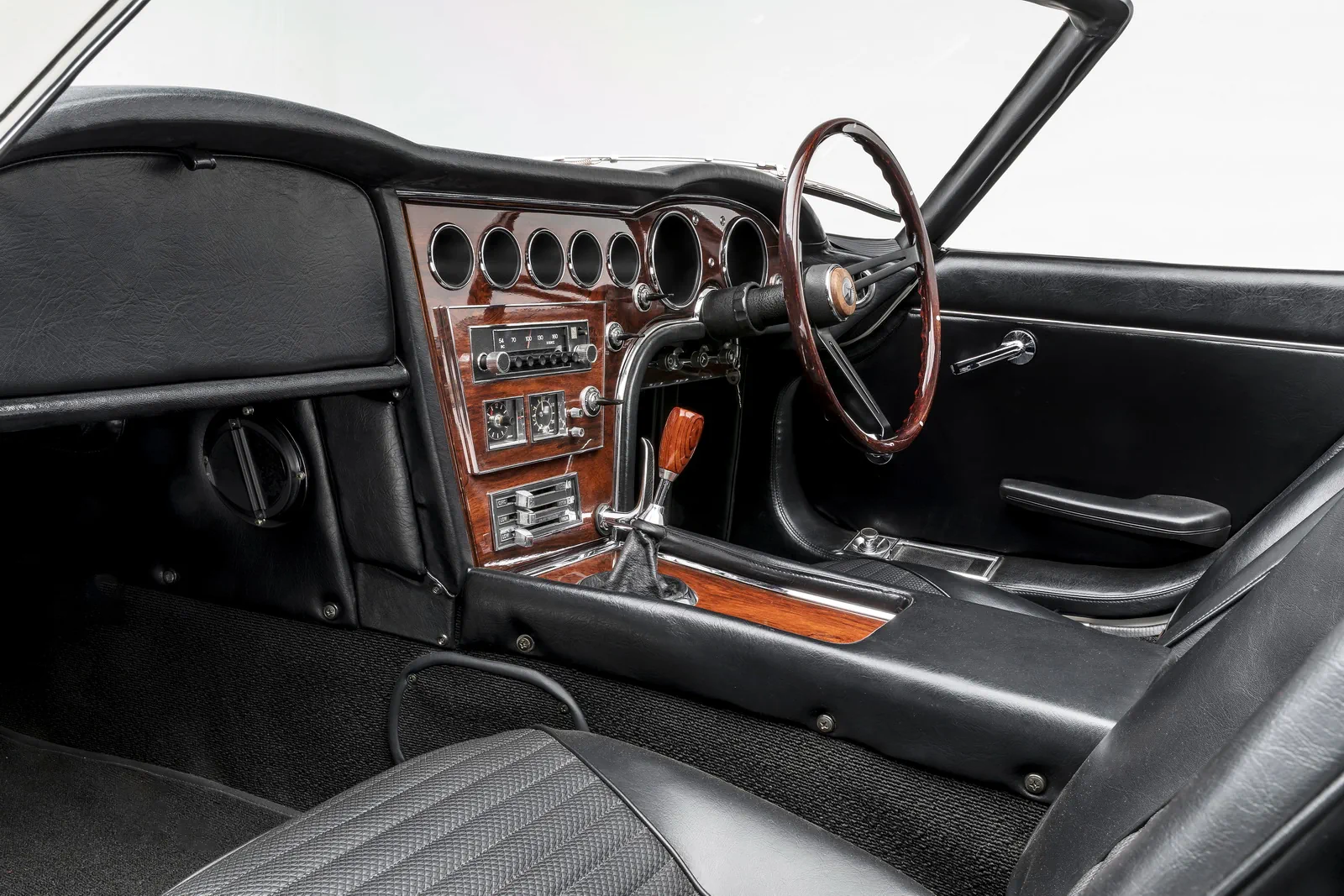 Интерьер автомобиля Toyota 2000GT Convertible '1966