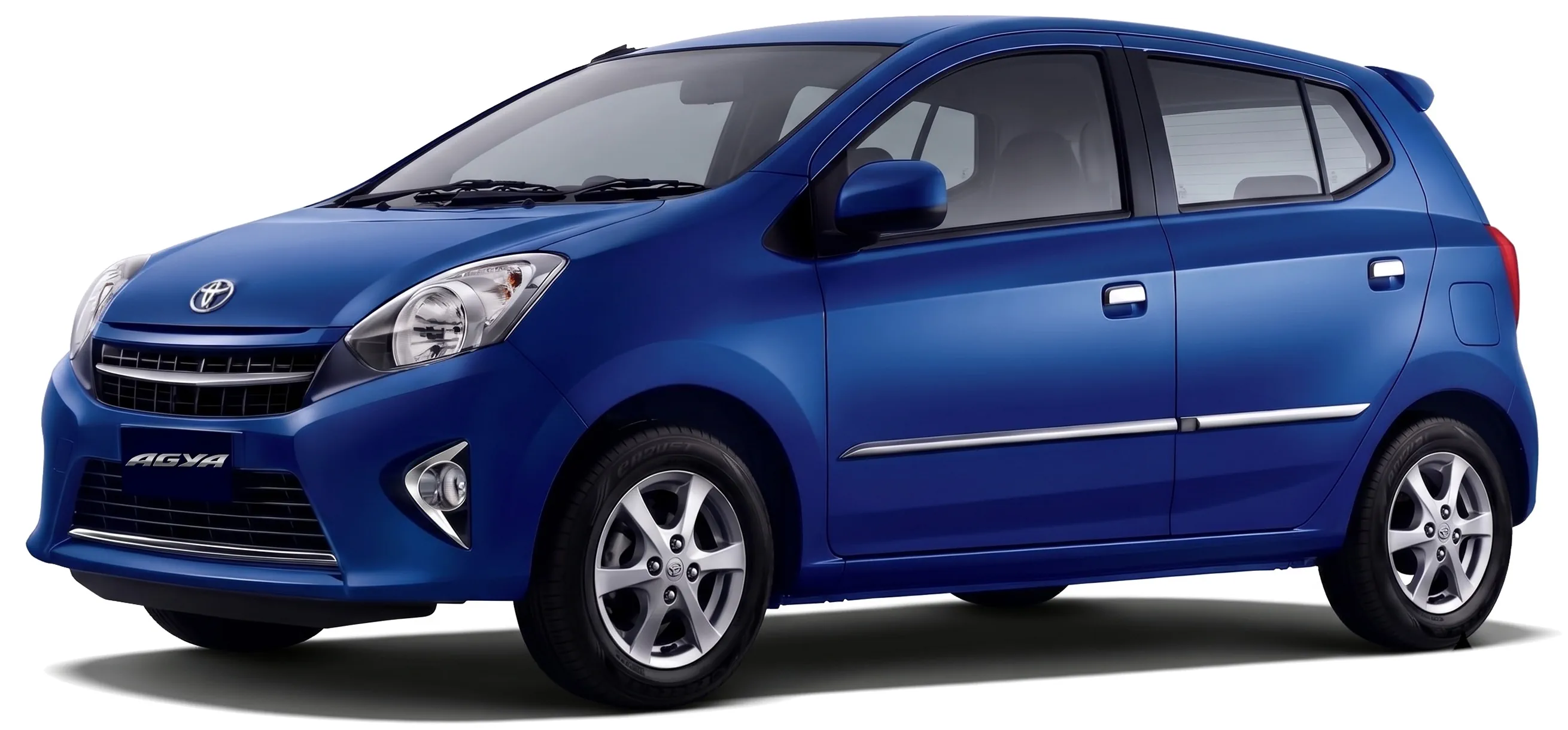 Toyota Agya 2013 — хэтчбек — белый фон