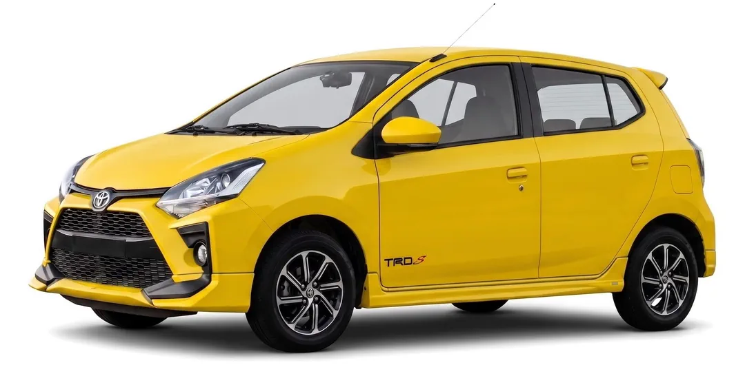 Toyota Agya 2020 — хэтчбек — белый фон
