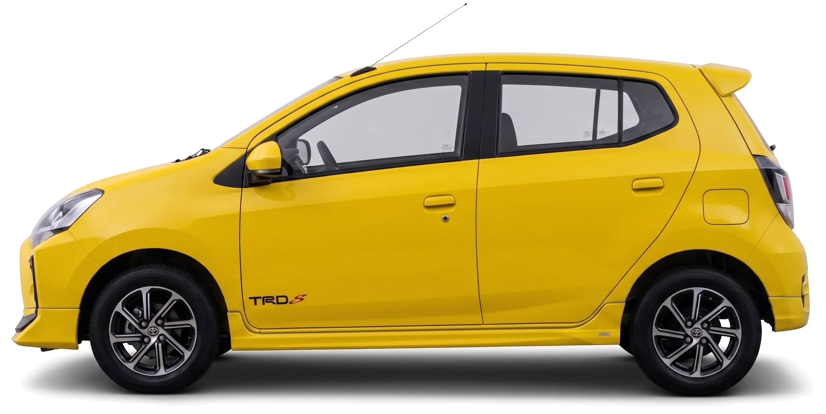 Toyota Agya 2020 — хэтчбек — белый фон — вид сбоку